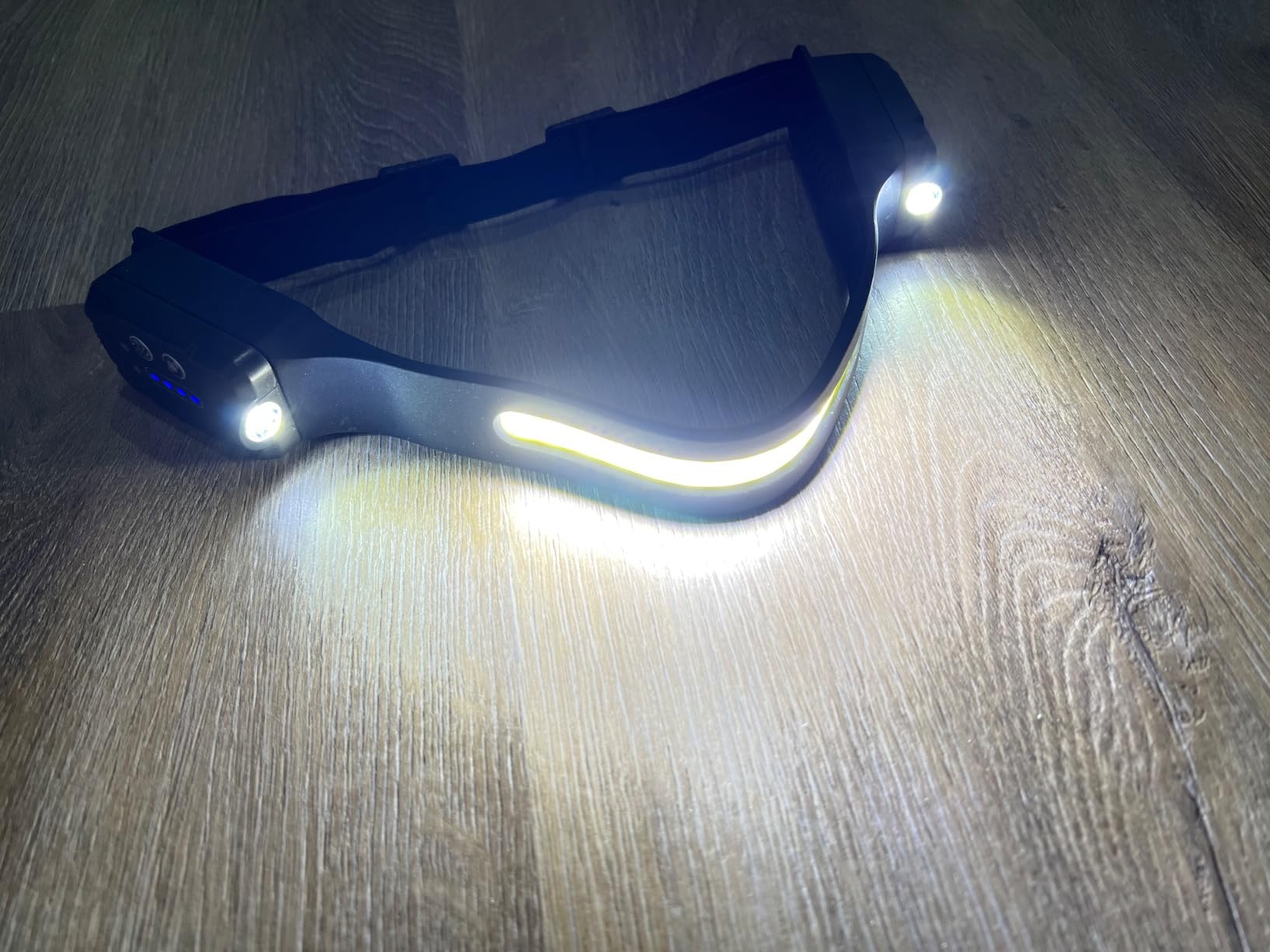 Several lighting modes, versatile and wide beam